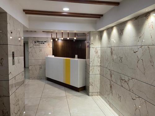 Gallery image of Hotel Golden Plaza surat in Surat