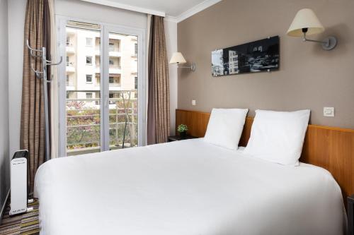 Postel nebo postele na pokoji v ubytování Free Parking Appartement proche Arena La Defense