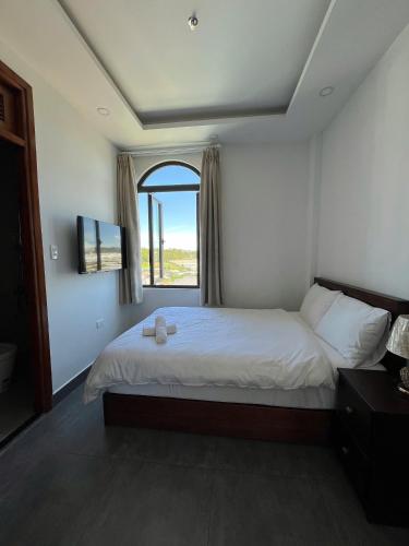 a bedroom with a large bed with a window at Amelia House - Boutique Hotel in Khu Chi Lăng