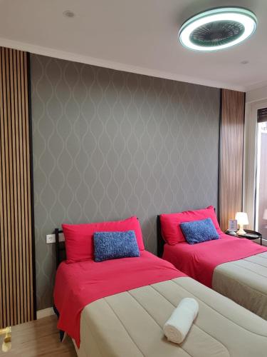 CENTRAL ROOM