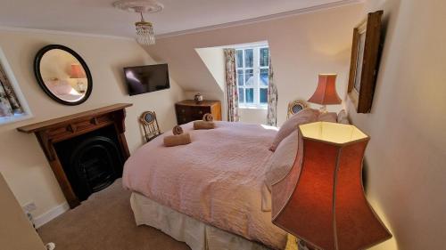 En eller flere senge i et værelse på Garden Cottage