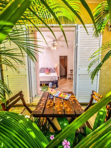 Taman di luar Maison d'hôtes Villa des Mascareignes