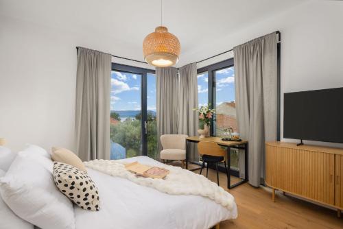 Luxury villa Manera Bol with heated pool near Zlatni Rat
