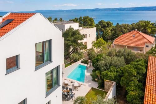 Luxury villa Manera Bol with heated pool near Zlatni Rat