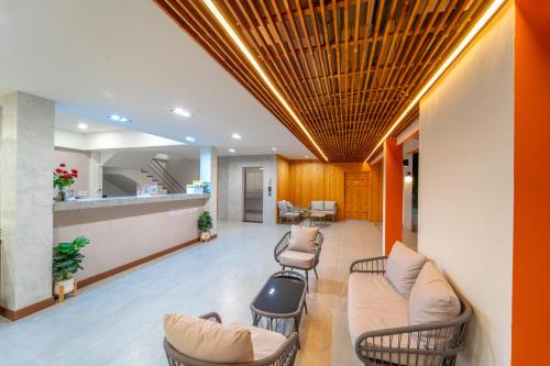 an office lobby with couches and a bar at Ventus Phangan in Haad Rin