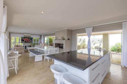 Гостиная зона в 19 on Beaufort & 41 Ocean Ave - The Willes - Emerald view - Kenton-on-Sea