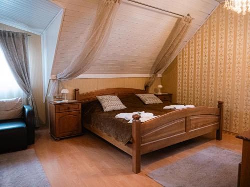 Una cama o camas en una habitación de U Krba