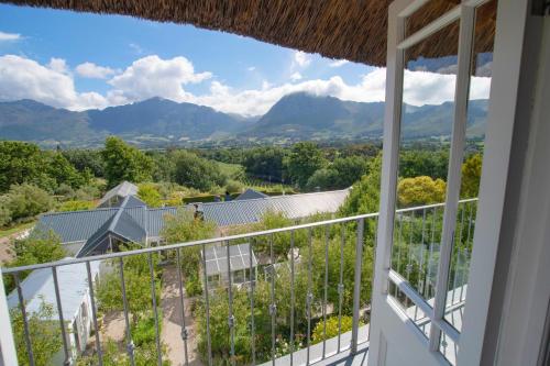 ホテルから撮影された、または一般的な山の景色