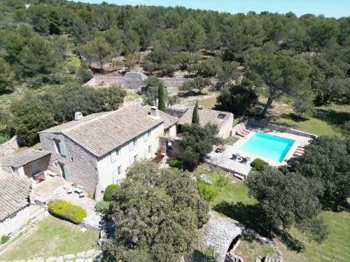 Mas traditionnel à Gordes en pleine nature