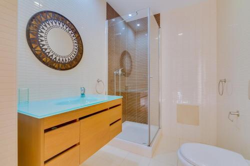 Marina Village - Roof top Pool By Enjoy Your Stay