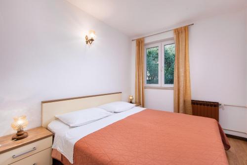 Giường trong phòng chung tại Apartmani Mira