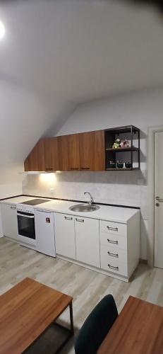 Kuchyň nebo kuchyňský kout v ubytování Vila Bela