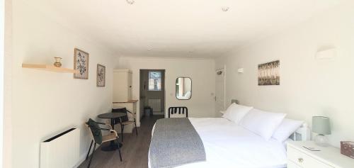 Ένα ή περισσότερα κρεβάτια σε δωμάτιο στο Cosy Hutch