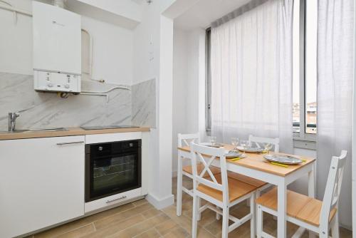 Photo de la galerie de l'établissement Charmant Appartement 2 Pièces avec Balcon, à Marseille