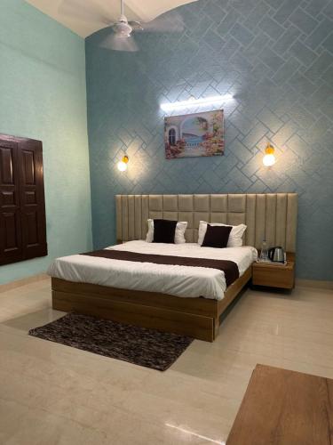 Ένα ή περισσότερα κρεβάτια σε δωμάτιο στο Wood Yard Villa Three Hundred Metres From The Golden temple