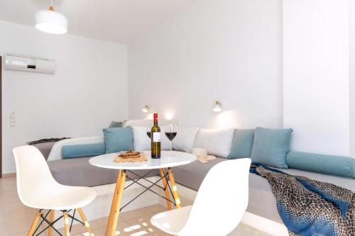 Χώρος καθιστικού στο Junior Suite For 4 Dpan Saint George Naxos