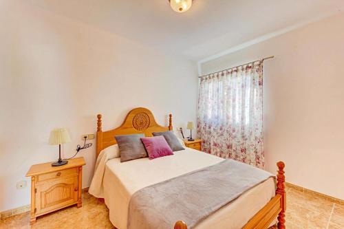 Posteľ alebo postele v izbe v ubytovaní Charming Playa De Muro Villa Can Gelaberts Private Pool Short Walk To Beach