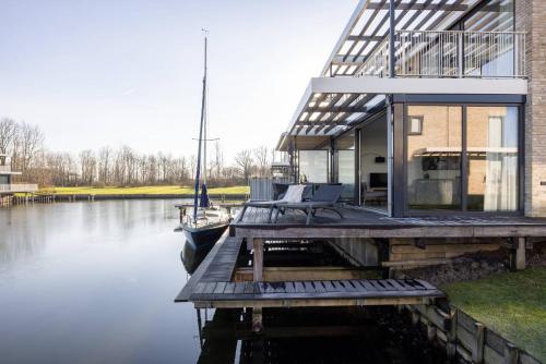 Θέα στο ποτάμι κοντά σε αυτή η βίλα