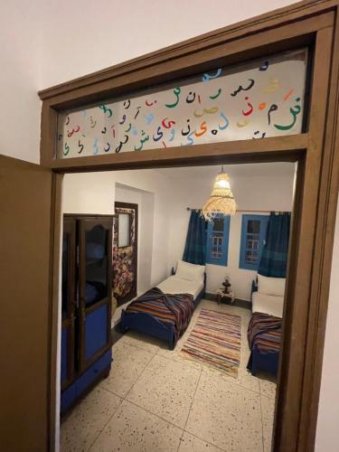 a room with a bedroom with a bed and a mirror at Atelier Xauen in Chefchaouene