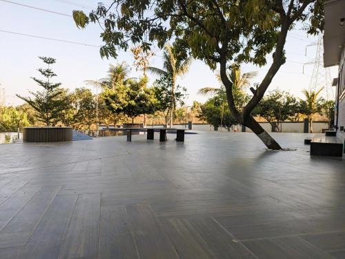 Φωτογραφία από το άλμπουμ του Rambaug Farm- Massive Pool, Lawns & More! σε Titwala