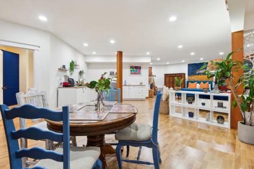 Gallery image of Lush Garden Home - Private Gym & Ferry Access in Hawley