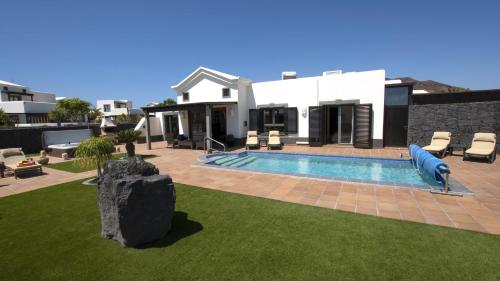 Marvelous Playa Blanca Villa 2 Bedrooms Villa Kagura Spacious