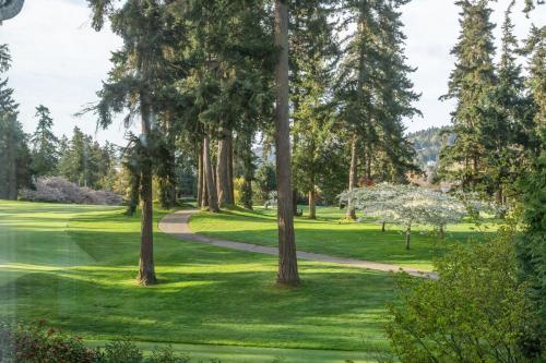 Gallery image of Lush Garden Home - Private Gym & Ferry Access in Hawley