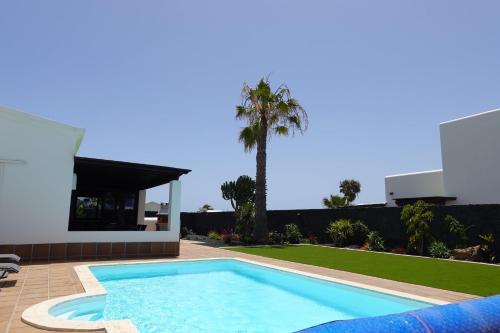 Endearing Lanzarote Villa Villa Dorada 3 Bedrooms Private Pool