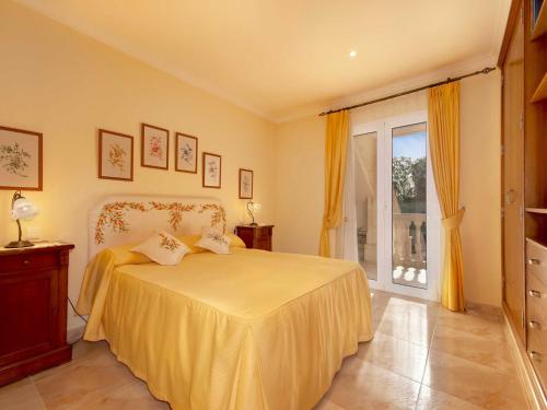 Posteľ alebo postele v izbe v ubytovaní Immaculate Mallorca Villa Las Olas 3 Bedrooms Ideal For Families Couples Alcudia