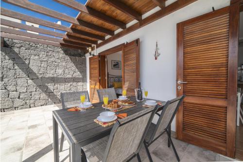 Beautiful Lanzarote Villa 3 Bedrooms Villa Strelitzia South Facing & Secluded Private Pool Playa Blanca