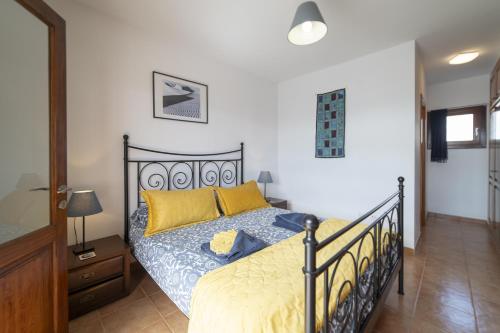 A bed or beds in a room at Beautiful Lanzarote Villa 3 Bedrooms Villa Strelitzia South Facing Secluded Private Pool Playa Blanca