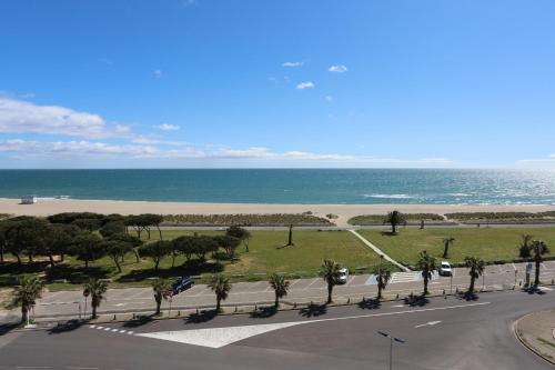 Moderne et lumineux appart face à la mer,