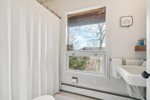 Ένα ή περισσότερα κρεβάτια σε δωμάτιο στο Serene Architect-Designed Vermont Chalet home