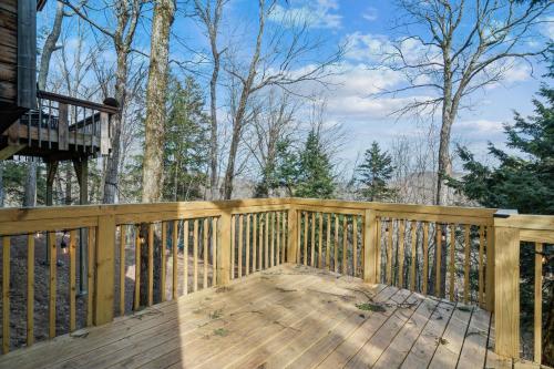 Μπαλκόνι ή βεράντα στο Serene Architect-Designed Vermont Chalet home