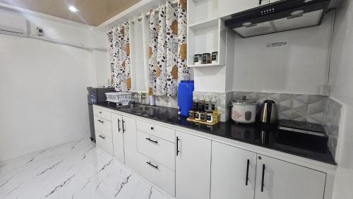 Η κουζίνα ή μικρή κουζίνα στο Cozy Private Room D at 3Z Transient House