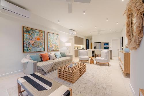 Sea View Penthouse with Rooftop, Grand Baie