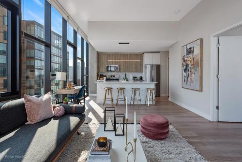 Kuchyň nebo kuchyňský kout v ubytování Avenir West Loop Penthouses with Iconic City Views