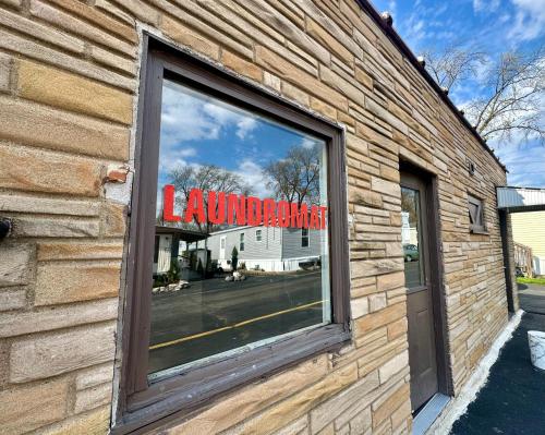 a window on the side of a building with a sign on it at Des Plaines Motel By OYO O'Hare Airport Chicago in Des Plaines