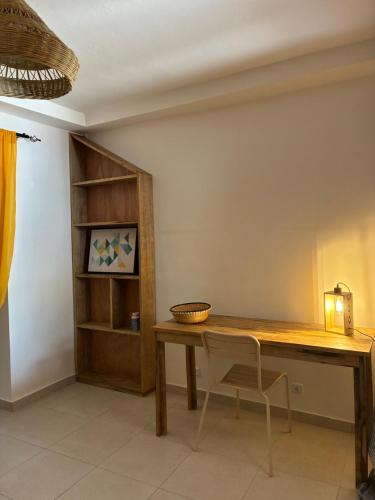 a wooden desk with a chair in a room at La Cabane du Pêcheur Atlantic Evasion in Dakar