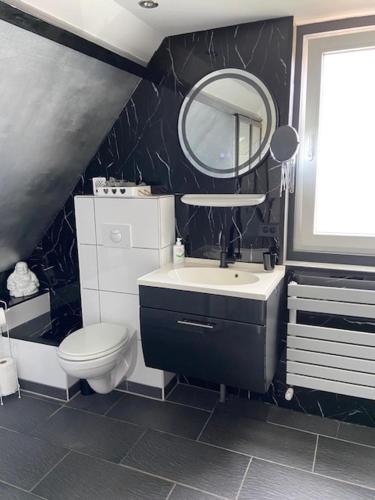 Un baño de Tinyhouse Woody at the Water