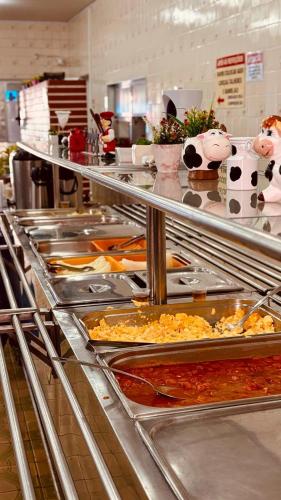 a buffet line with many different pizzas on display at Colonia SINTIPACESP in Praia Grande