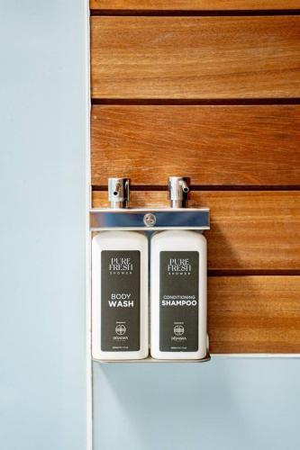 Kemudahan buat kopi dan teh di Desagha Cabin