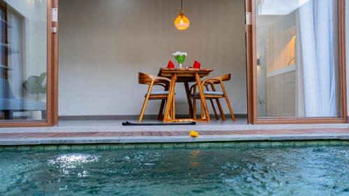 Πισίνα στο ή κοντά στο Three B Villas Canggu