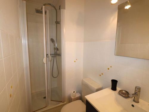 Kúpeľňa v ubytovaní Studio Cabine 4 pers proche mer et commerces - FR-1-307-208