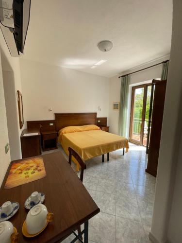 Postel nebo postele na pokoji v ubytování Residence Andrea a mare