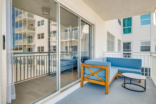 Μπαλκόνι ή βεράντα στο Steps to Ocean Satellite Beach Condo with Balcony