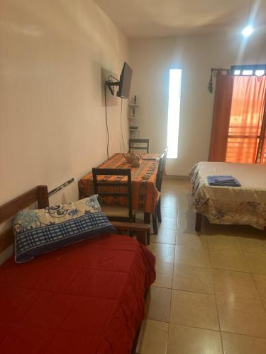 Giường trong phòng chung tại Alquiler de departamento temporario