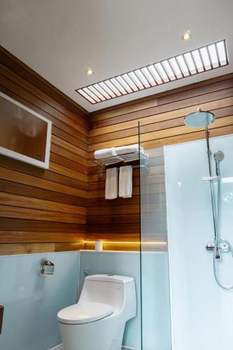 Bilik mandi di Desagha Cabin