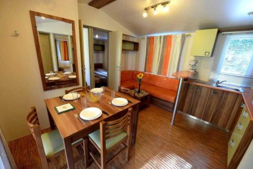 Φωτογραφία από το άλμπουμ του Camping 4 étoiles - Piscine - ccbagcc σε Saint-Rome-de-Tarn