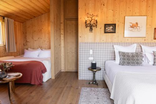 two beds in a room with wooden walls at Château Léognan, Domaine viticole - proche Bordeaux in Léognan
